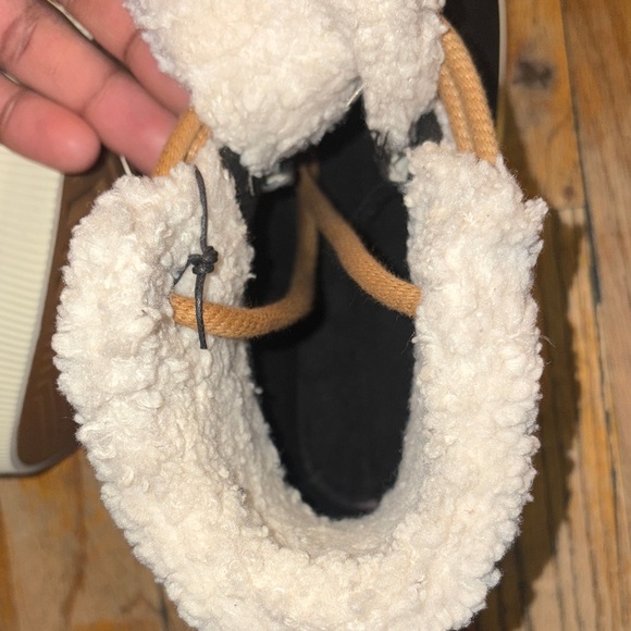 Sorel Brown and Black Winter Boots with Shearling Lining - Picture 9 of 11